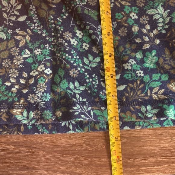 EUC Women’s Bundle of 6 Small Petite Talbots Tops 3 Tees & 3 Sweaters - Picture 10 of 11